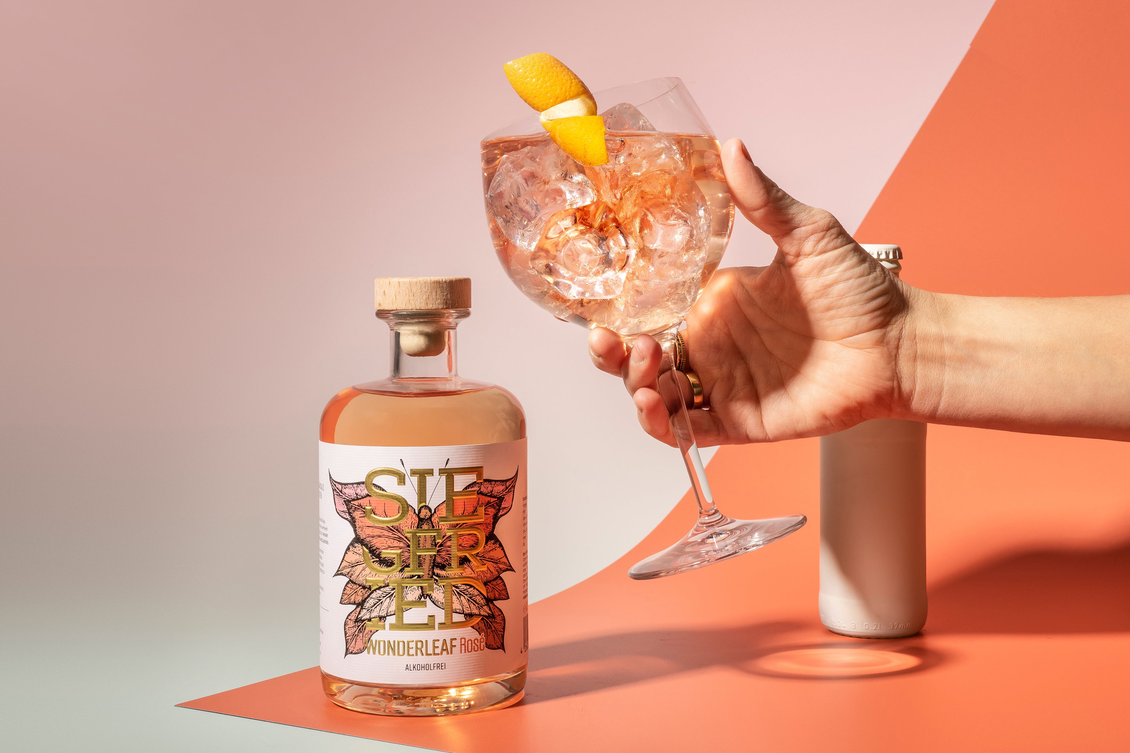 Wonderleaf Rosé | Alcohol free gin | Distilled Botanicals and Delicate Fruity Notes | Vegan | Free from Artificial Flavors | Sugar-Free | 500ml